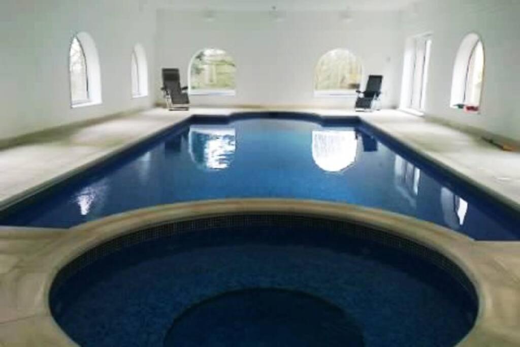 Country Manor House With Indoor Pool And Hot Tub Βίλα Ρότσεστερ Εξωτερικό φωτογραφία