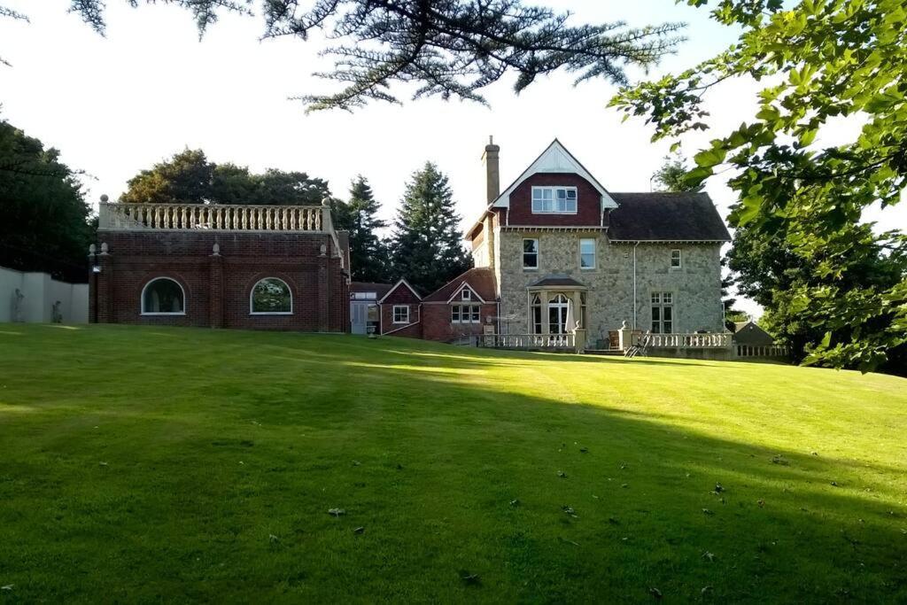 Country Manor House With Indoor Pool And Hot Tub Βίλα Ρότσεστερ Εξωτερικό φωτογραφία